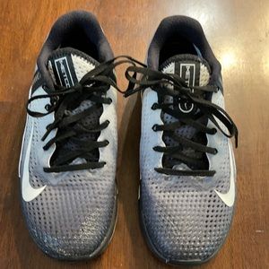 Womens size 7 Nike Metcon 6